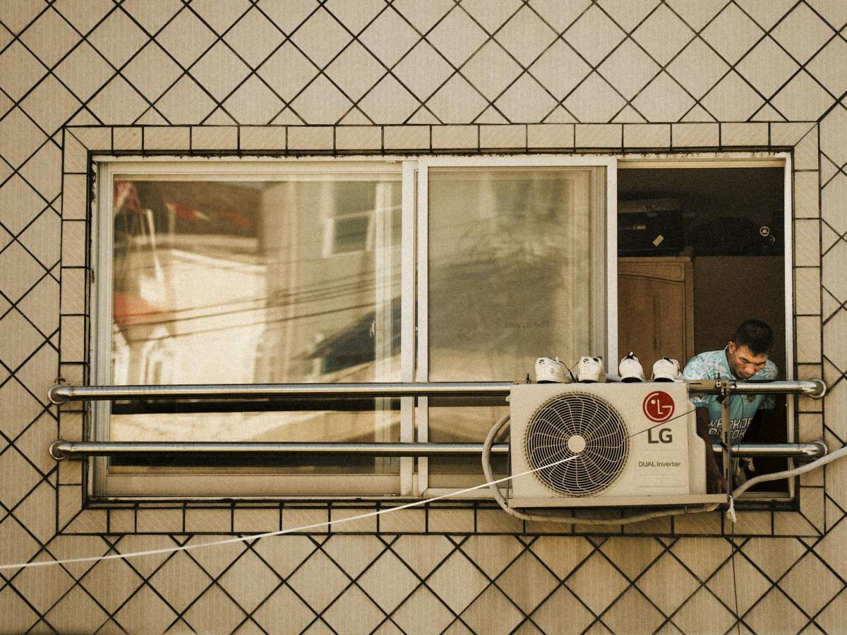 『新聞閒聊』熱到受不了！冷氣才3萬「安裝費用卻要2萬5」業主嚇壞：合理嗎？小林師傅說給您聽。