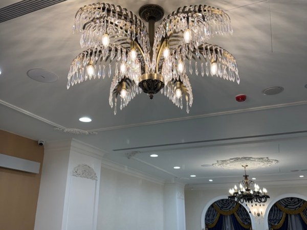 『歐美燈飾品牌』從 Paul Ferrante 經典水晶燈出發，一盞美式古典水晶燈的仿製與重生